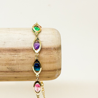 Pulseira  com elos vazados e cristais no centro banhada em ouro 