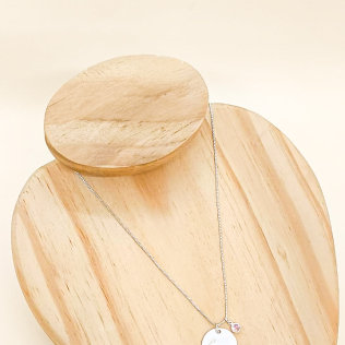 Corrente Prata leve com Placa Love e Ponto de Luz Rosa Chá