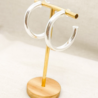 Argola tubo em prata leve