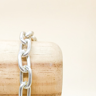 Pulseira em elos correntes