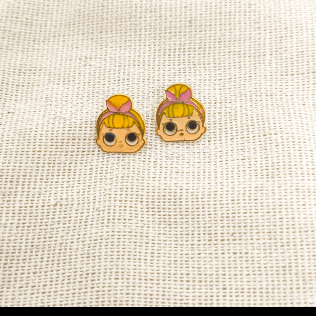 Brinco infantil boneca loira