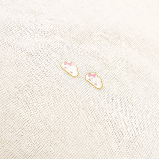 Brinco infantil resinado nuvem  com laço rosa