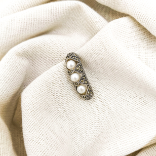 Pingente prata envelhecido 3 pérolas