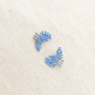 Brinco asa em tons de lazulite