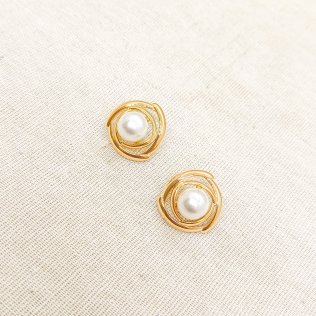 Brinco rosa com pérola