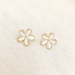 Brinco flor com pétalas em olho de gato