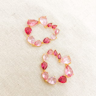 Brinco curvo com cristais rosa degradê