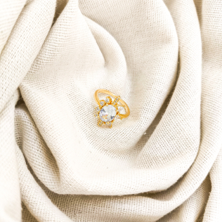 Anel sol zircônias estilizado cravejado