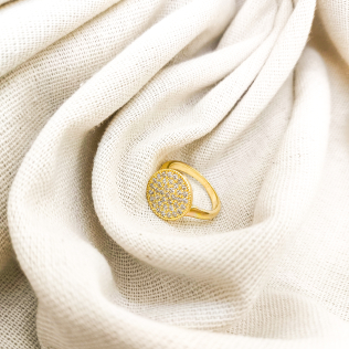 Anel Dourado Círculo Cravejado 