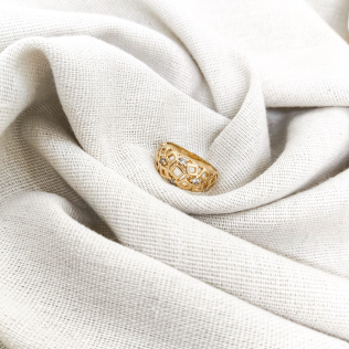 Anel Dourado Quadrados Vazados com Zircônias 