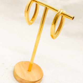 Argola Click Dourada em formato  V 