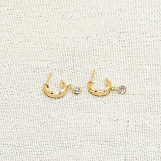 Argola Dourada com Ponto de Luz