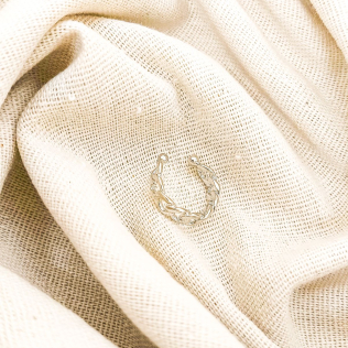 Piercing Fake Dourado Malha Grumet rodinado