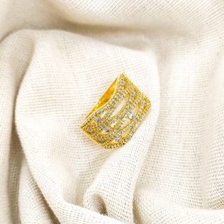 Anel Dourado Cravejado Vazado 