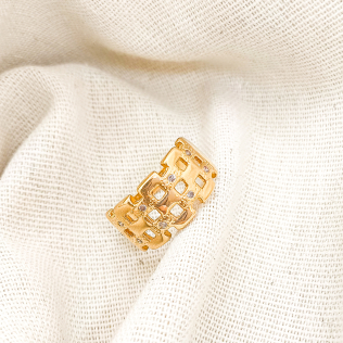 Anel Dourado Frente Cadeado com Zircônias 