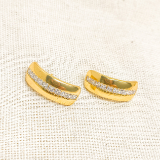 Brinco Meia argola cravejado