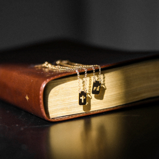 Pulseira escapulário Fé e coração