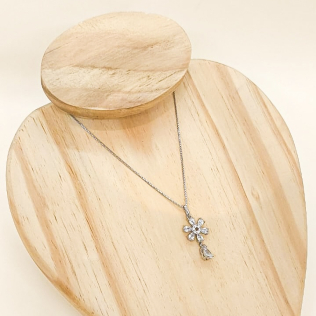 Corrente com Flor e pingente de zircônia