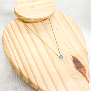 Corrente com ponto de luz azul