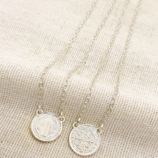 Escapulário prata São Bento