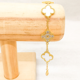 Pulseira trevos com madrepérola e trevos cravejados