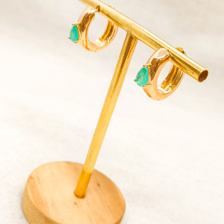 Argola click concava pequena com gota de turmalina