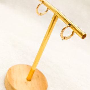 Argola articulada em banho de ouro