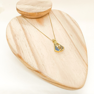 Corrente com pingente Nossa Senhora Aparecida com manto duplo branco e azul