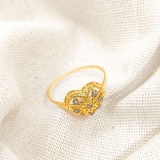 Anel Dourado Coração Vazado Cravejado
