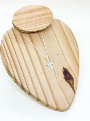 Cruz prata espelhada