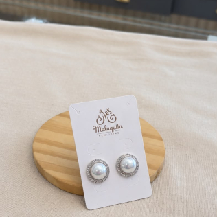 Brinco Ródio branco com pérola shell 