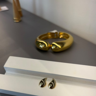 Brinco gota lisa, banhado a ouro 18K